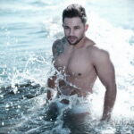 Фото мужской тату 18.11.2020 №231 -beautiful tattoo guy- tatufoto.com