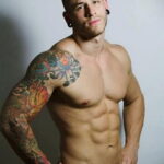 Фото мужской тату 18.11.2020 №232 -beautiful tattoo guy- tatufoto.com
