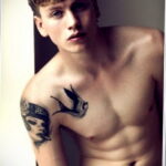 Фото мужской тату 18.11.2020 №254 -beautiful tattoo guy- tatufoto.com