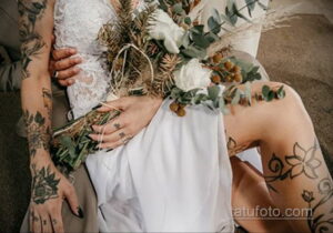 Фото невесты с татуировками 10.11.2020 №036 -bride with tattoo- tatufoto.com
