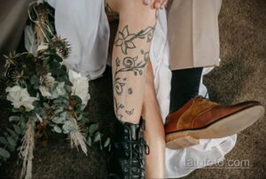 Фото невесты с татуировками 10.11.2020 №037 -bride with tattoo- tatufoto.com