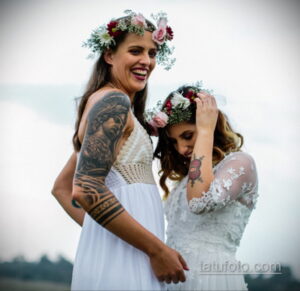 Фото невесты с татуировками 10.11.2020 №038 -bride with tattoo- tatufoto.com