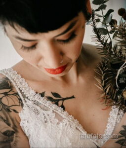 Фото невесты с татуировками 10.11.2020 №040 -bride with tattoo- tatufoto.com
