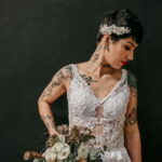 Фото невесты с татуировками 10.11.2020 №044 -bride with tattoo- tatufoto.com
