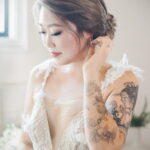Фото невесты с татуировками 10.11.2020 №060 -bride with tattoo- tatufoto.com