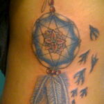 Фото рисунка тату с ловцом снов 22.11.2020 №088 -Dreamcatcher tattoo- tatufoto.com