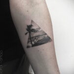Фото рисунка тату с треугольником 22.11.2020 №034 -triangle tattoo- tatufoto.com