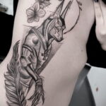 Фото татуировки на ребрах 11.11.2020 №002 -ribs tattoo- tatufoto.com