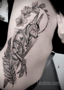 Фото татуировки на ребрах 11.11.2020 №002 -ribs tattoo- tatufoto.com