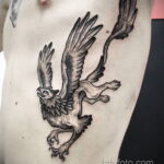 Фото татуировки на ребрах 11.11.2020 №033 -ribs tattoo- tatufoto.com