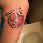Фото татуировки с пончиком 22.11.2020 №012 -donut tattoo- tatufoto.com