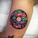 Фото татуировки с пончиком 22.11.2020 №020 -donut tattoo- tatufoto.com