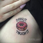 Фото татуировки с пончиком 22.11.2020 №022 -donut tattoo- tatufoto.com