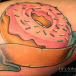 Фото татуировки с пончиком 22.11.2020 №041 -donut tattoo- tatufoto.com