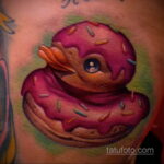 Фото татуировки с пончиком 22.11.2020 №043 -donut tattoo- tatufoto.com