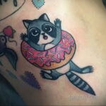 Фото татуировки с пончиком 22.11.2020 №047 -donut tattoo- tatufoto.com