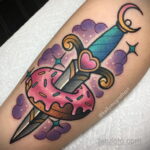 Фото татуировки с пончиком 22.11.2020 №075 -donut tattoo- tatufoto.com