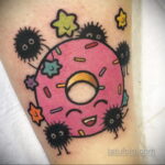 Фото татуировки с пончиком 22.11.2020 №084 -donut tattoo- tatufoto.com