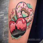 Фото татуировки с пончиком 22.11.2020 №086 -donut tattoo- tatufoto.com