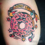 Фото татуировки с пончиком 22.11.2020 №097 -donut tattoo- tatufoto.com