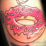 Фото татуировки с пончиком 22.11.2020 №098 -donut tattoo- tatufoto.com