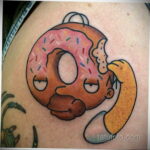 Фото татуировки с пончиком 22.11.2020 №100 -donut tattoo- tatufoto.com