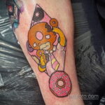 Фото татуировки с пончиком 22.11.2020 №102 -donut tattoo- tatufoto.com