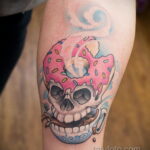 Фото татуировки с пончиком 22.11.2020 №123 -donut tattoo- tatufoto.com