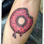 Фото татуировки с пончиком 22.11.2020 №129 -donut tattoo- tatufoto.com