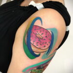 Фото татуировки с пончиком 22.11.2020 №130 -donut tattoo- tatufoto.com