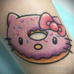 Фото татуировки с пончиком 22.11.2020 №131 -donut tattoo- tatufoto.com
