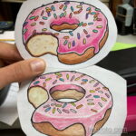 Фото татуировки с пончиком 22.11.2020 №152 -donut tattoo- tatufoto.com