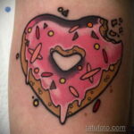 Фото татуировки с пончиком 22.11.2020 №160 -donut tattoo- tatufoto.com