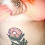 Фото татуировки с пончиком 22.11.2020 №161 -donut tattoo- tatufoto.com