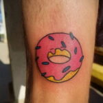 Фото татуировки с пончиком 22.11.2020 №165 -donut tattoo- tatufoto.com
