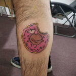 Фото татуировки с пончиком 22.11.2020 №169 -donut tattoo- tatufoto.com