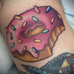 Фото татуировки с пончиком 22.11.2020 №193 -donut tattoo- tatufoto.com