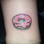 Фото татуировки с пончиком 22.11.2020 №202 -donut tattoo- tatufoto.com