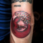 Фото татуировки с пончиком 22.11.2020 №232 -donut tattoo- tatufoto.com