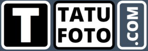 Фото тату логотипа Tatufoto: черная буква 'T' в квадрате, надпись 'TATUFOTO' в прямоугольнике и '.com' в узком прямоугольнике, современный дизайн.