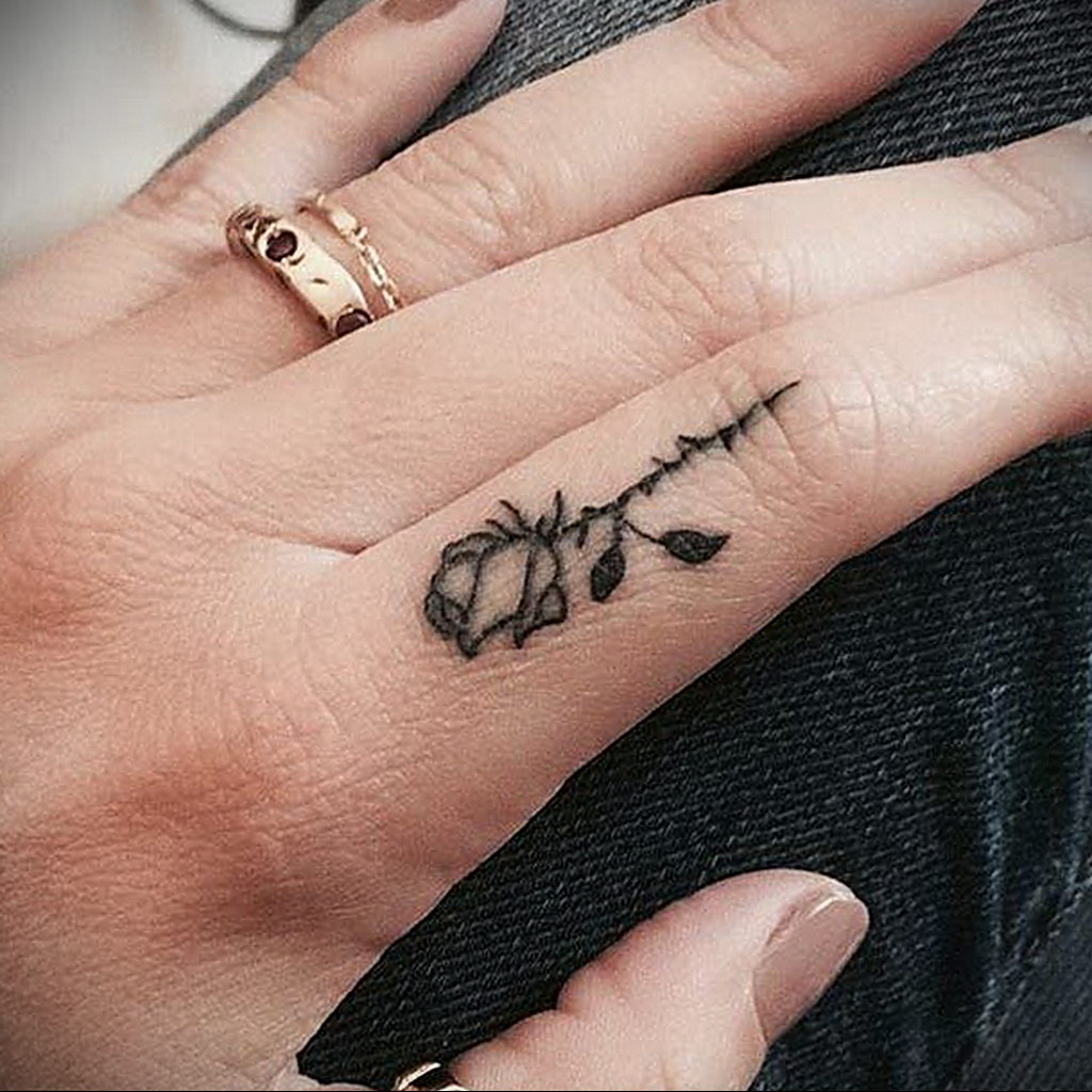 татуировки на пальцах рук для девушек