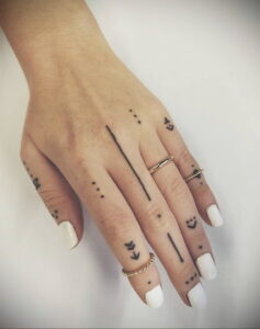Женский рисунок тату на руку 11.12.2020 №1301 -tattoo on hand for girls- tatufoto.com