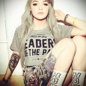 Красивая тату для девушки на руке 11.12.2020 №200 -tattoo on hand for girls- tatufoto.com