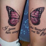 Фото парных татуировок бабочек на ногах девушек с надписями 'I gave her wings' и 'She taught me to fly'.
