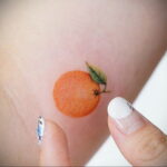 Пример рисунка татуировки апельсином 12.12.2020 №1046 -orange tattoo- tatufoto.com