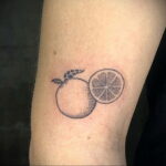 Пример рисунка татуировки апельсином 12.12.2020 №1149 -orange tattoo- tatufoto.com