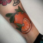 Пример рисунка татуировки апельсином 12.12.2020 №1156 -orange tattoo- tatufoto.com