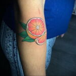 Пример рисунка татуировки апельсином 12.12.2020 №1194 -orange tattoo- tatufoto.com