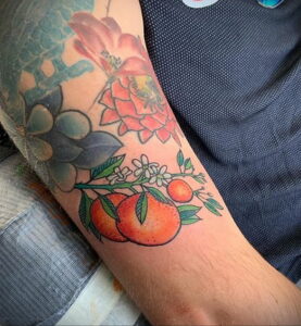 Пример рисунка татуировки апельсином 12.12.2020 №1236 -orange tattoo- tatufoto.com