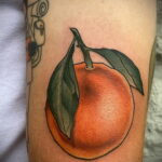 Пример рисунка татуировки апельсином 12.12.2020 №1244 -orange tattoo- tatufoto.com